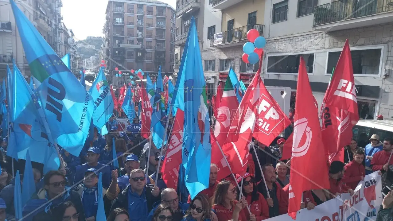 Cosenza, Cgil e Uil in piazza per la giornata di sciopero generale