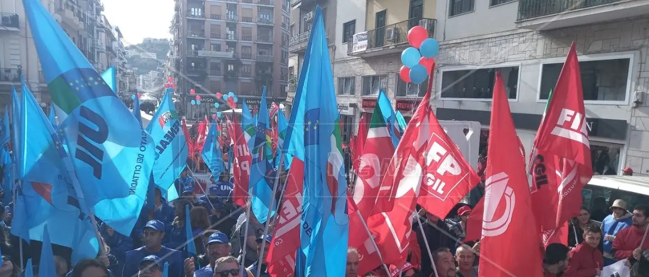 Cosenza, Cgil e Uil in piazza per la giornata di sciopero generale