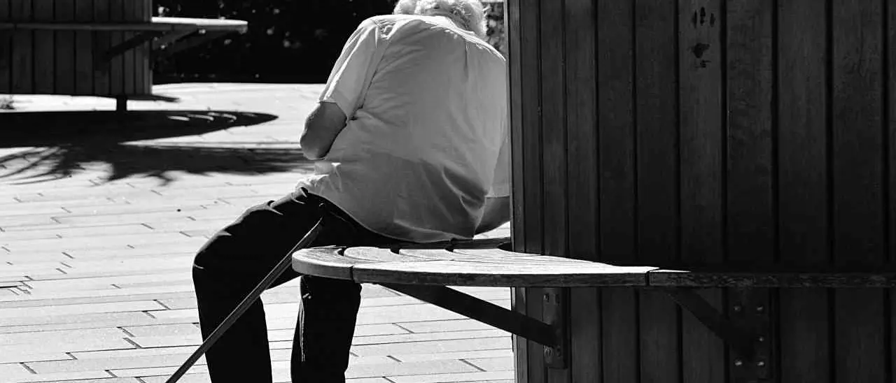 Italiani popolo di sonnambuli, inerti e impauriti mentre il Paese invecchia e si spopola: l’analisi del Censis