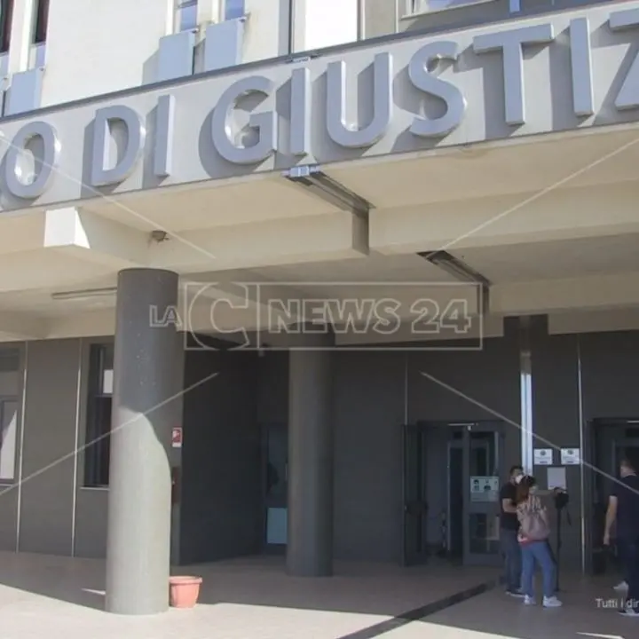 Corigliano Rossano, minacciò un concessionario d’auto: 55enne assolto dall’accusa di estorsione