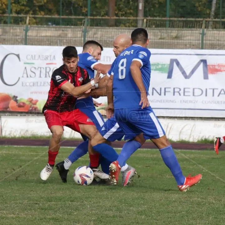 Serie D, ancora un ko per il Castrovillari: ai piedi del Pollino passa 3-1 il Siracusa