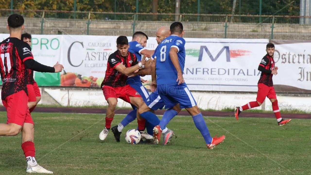 Serie D, ancora un ko per il Castrovillari: ai piedi del Pollino passa 3-1 il Siracusa