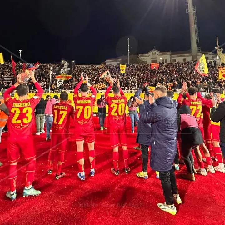Catanzaro da favola, è la squadra che esprime il gioco più bello della Serie B: ecco perché