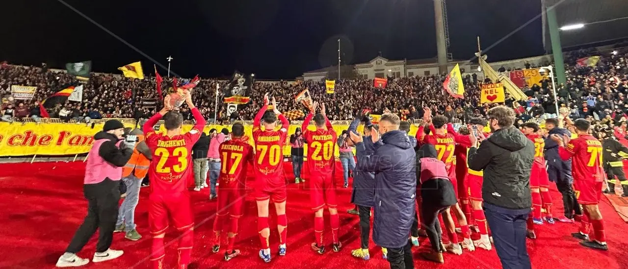 Catanzaro da favola, è la squadra che esprime il gioco più bello della Serie B: ecco perché