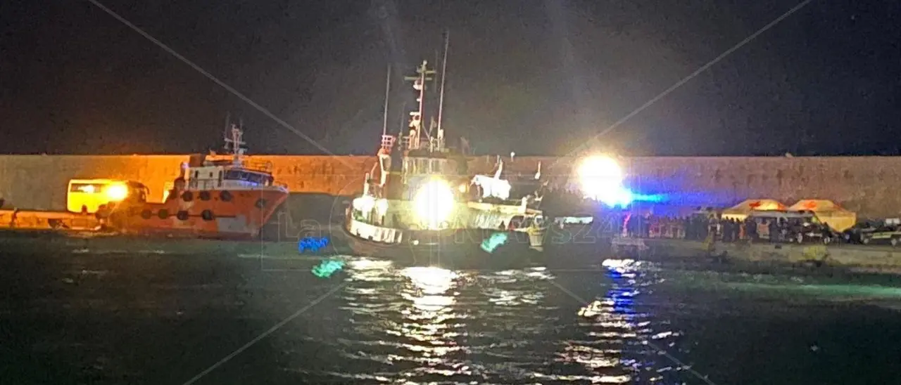 Migranti, ancora arrivi in Calabria: 78 persone soccorse al largo di Crotone
