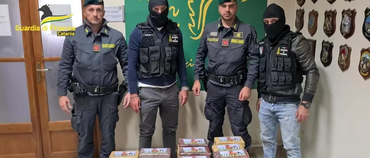 Catania, bloccati in auto con 45 chilogrammi di cocaina: arrestati due corrieri