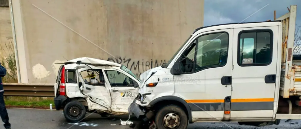 Incidente nel Vibonese, scontro tra un’auto e un camion in località Angitola: un ferito grave