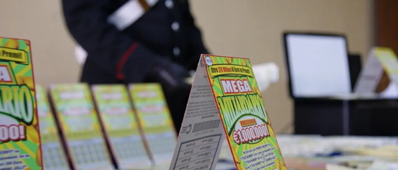 Reggio, rubano centinaia di Gratta e vinci e poi vanno a incassare quelli vincenti: arrestati