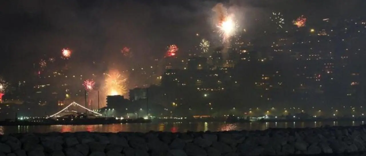 Donna uccisa da un proiettile vagante durante il capodanno, un’altra ferita all’addome: bollettino di guerra nel Napoletano