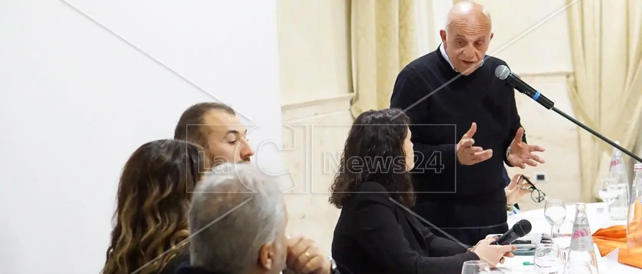 Montalto Uffugo, Viafora punta il Comune e fronteggia il fuoco amico del Pd: «Facciano una scelta, se vogliono svoltare io sono qui…»