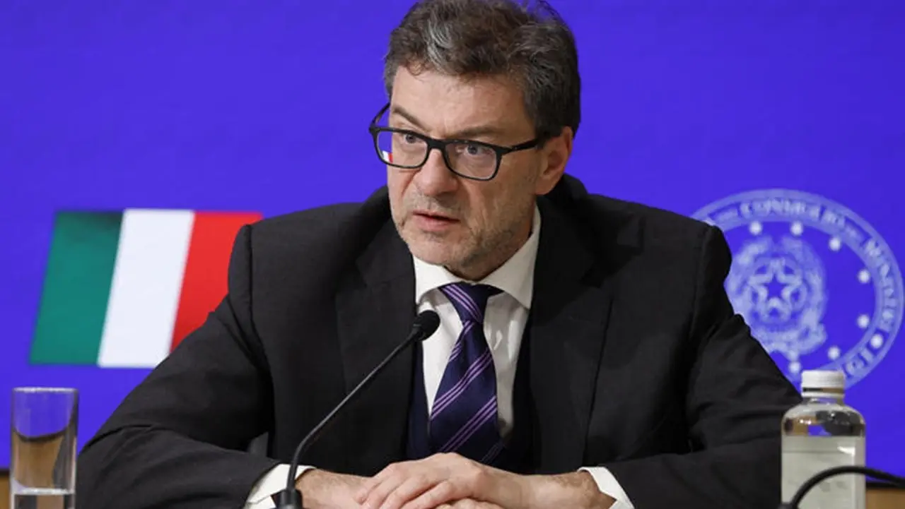 Via libera del Cdm al Def, il ministro Giorgetti: «Impatto devastante del superbonus»