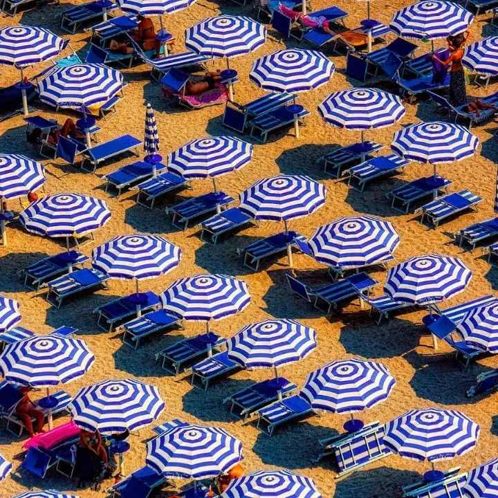 Concessioni balneari, proroghe tecniche per salvare l’estate: la soluzione della Giunta regionale