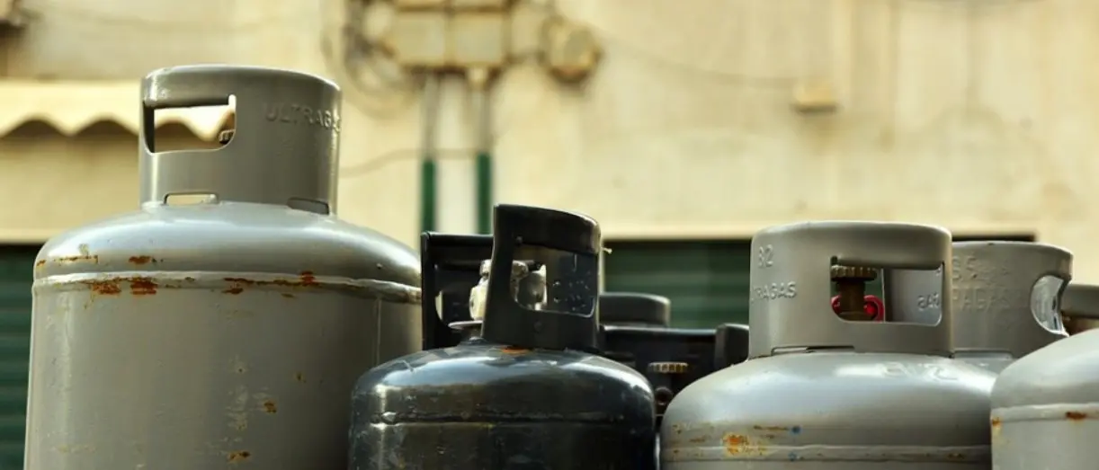 Tragedia sfiorata a Praia a Mare, tre bombole del gas esplodono sul terrazzo di una palazzina