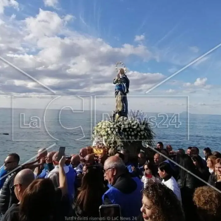 A Nicotera la processione in mare dell’Immacolata, si rinnova una tradizione lunga oltre due secoli