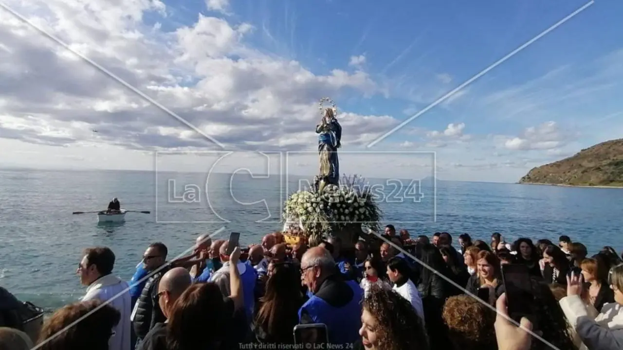 A Nicotera la processione in mare dell’Immacolata, si rinnova una tradizione lunga oltre due secoli