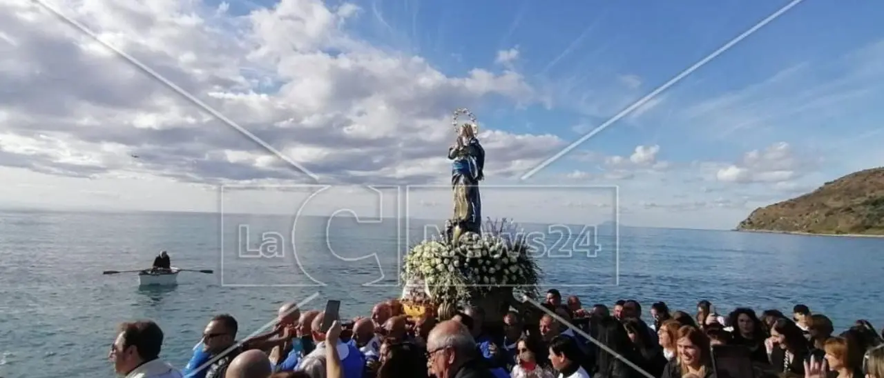 A Nicotera la processione in mare dell’Immacolata, si rinnova una tradizione lunga oltre due secoli