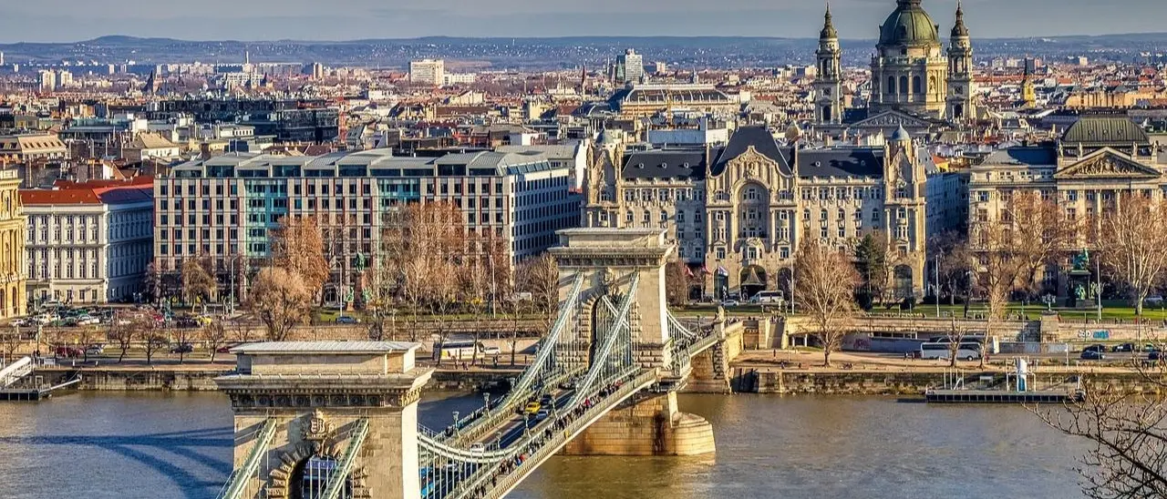 Colletti bianchi vicini alla ‘ndrangheta e finanzieri spregiudicati, appuntamento a Budapest per i traffici di mezza Europa