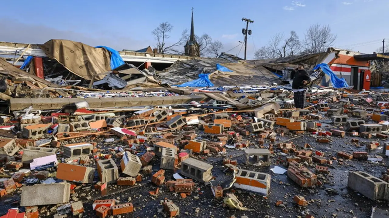 Quindici tornado si abbattono su Nashville: ci sono sei morti tra cui un bambino