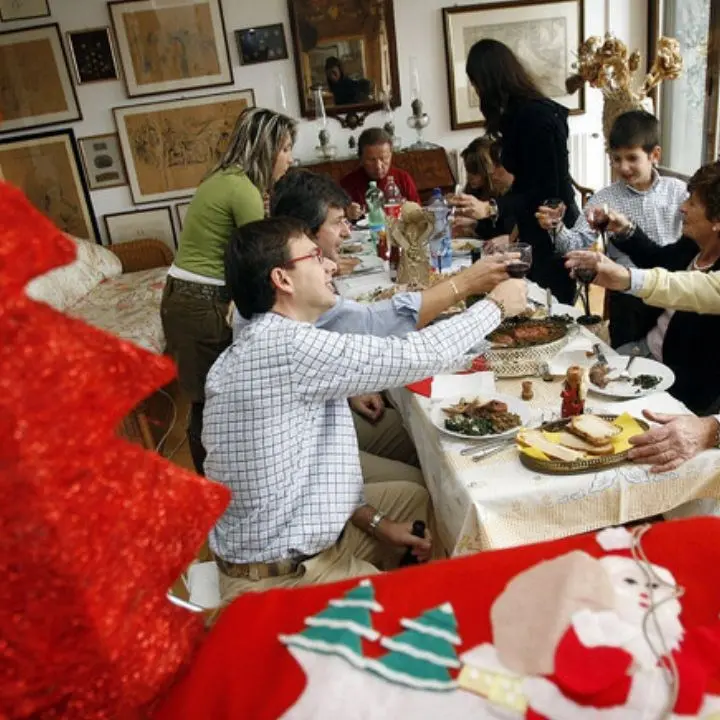 Festività natalizie, ogni anno finiscono nella pattumiera 500 mila tonnellate di cibo