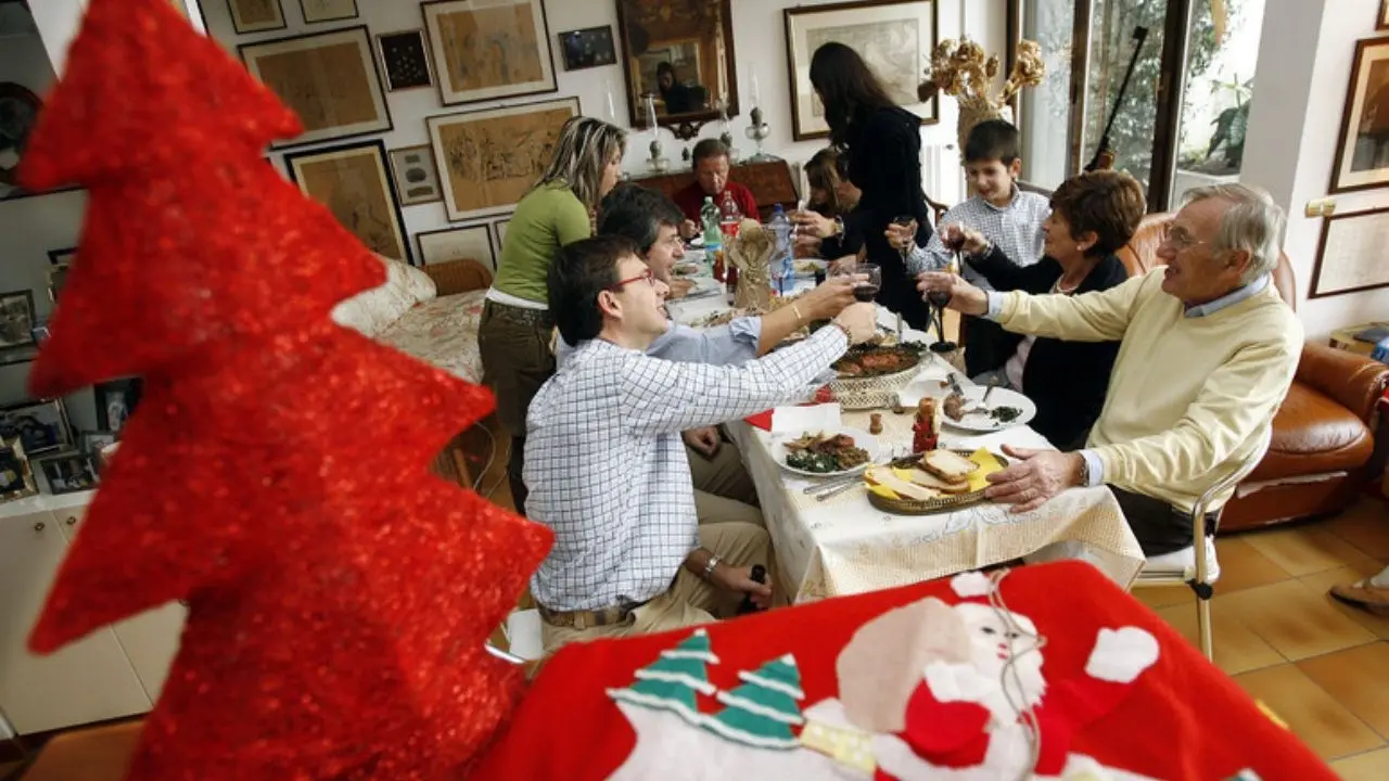 Festività natalizie, ogni anno finiscono nella pattumiera 500 mila tonnellate di cibo