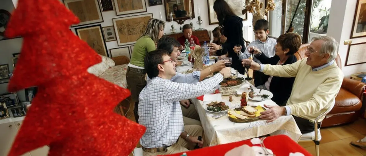 Festività natalizie, ogni anno finiscono nella pattumiera 500 mila tonnellate di cibo