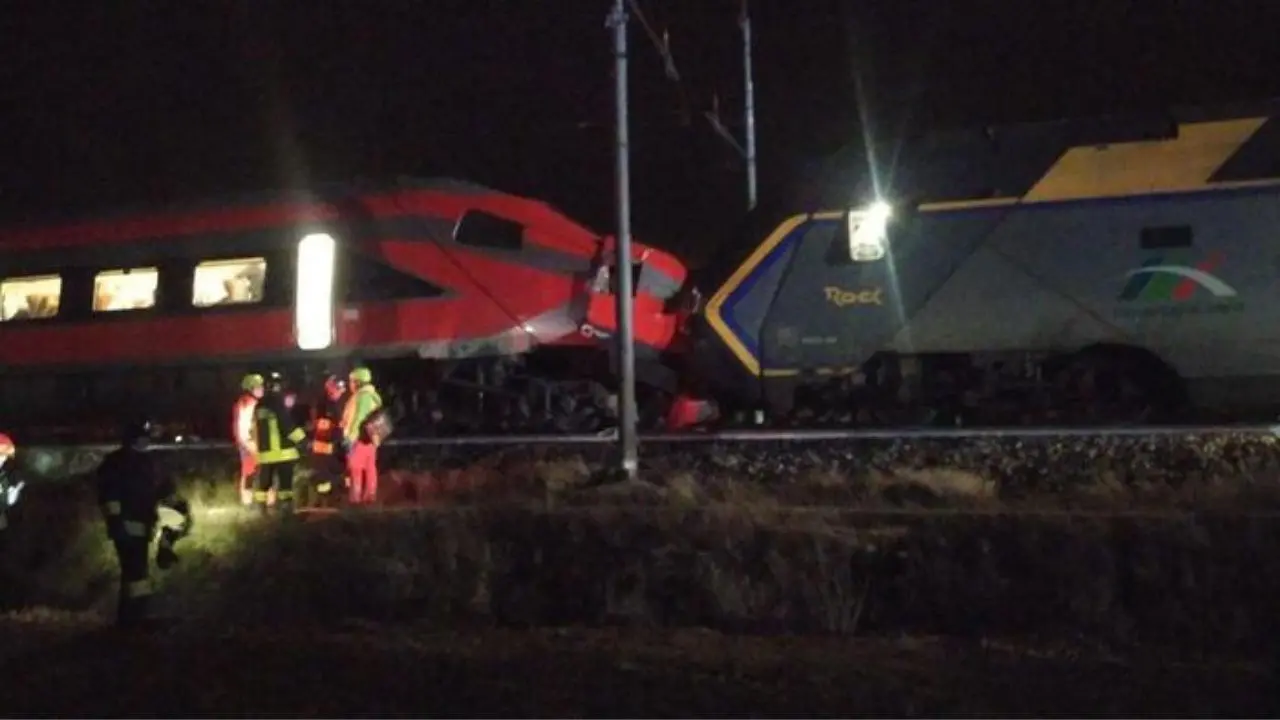 Incidente ferroviario nel Ravennate, scontro fra un treno regionale e un Freccia: 17 feriti