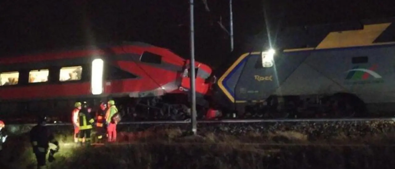 Incidente ferroviario nel Ravennate, scontro fra un treno regionale e un Freccia: 17 feriti