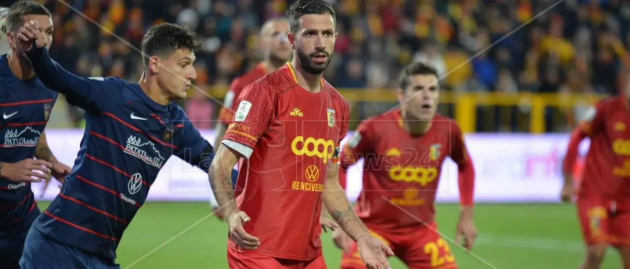 Iemmello out, si temono la lesione al menisco per l’attaccante del Catanzaro e almeno due settimane di stop