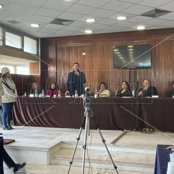 Corigliano Rossano, Stasi boccia l’eolico offshore ma apre a Baker Hughes: «Non sono contrario, ma ci dicano tutto»