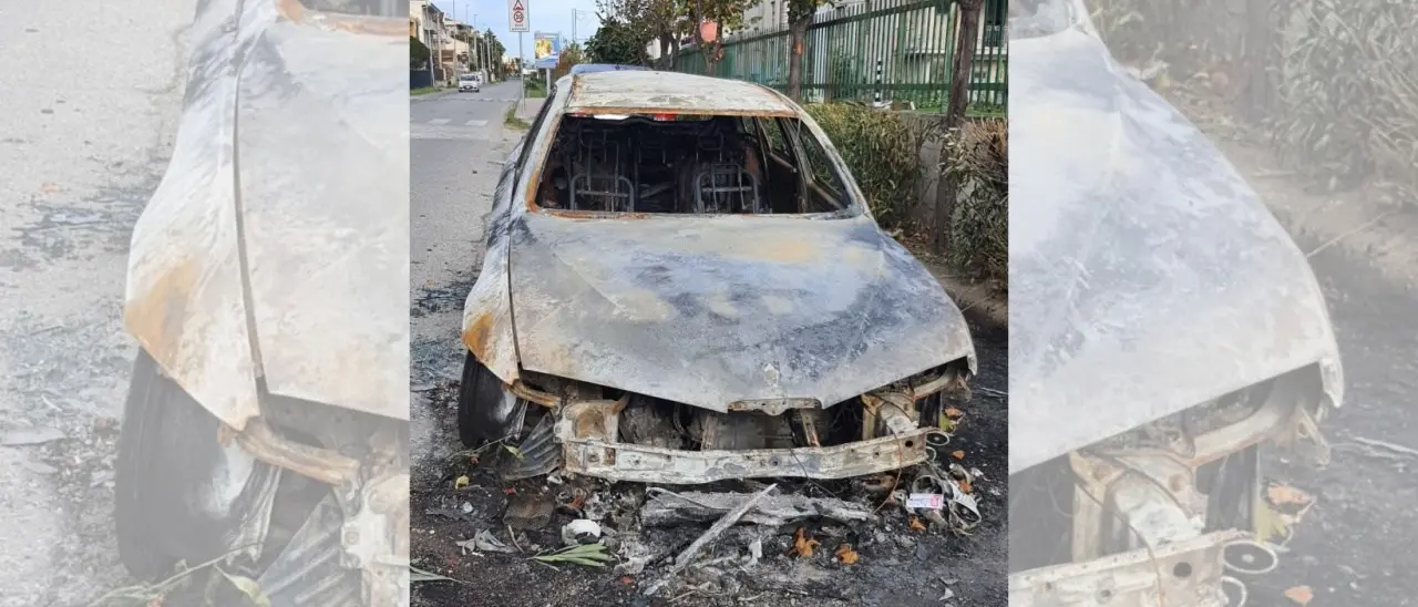 Auto in fiamme a Trebisacce, probabile l’origine dolosa: indagini in corso