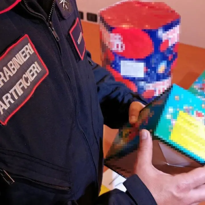 Fuochi di artificio artigianali nel garage, denunciata una donna nel Reggino