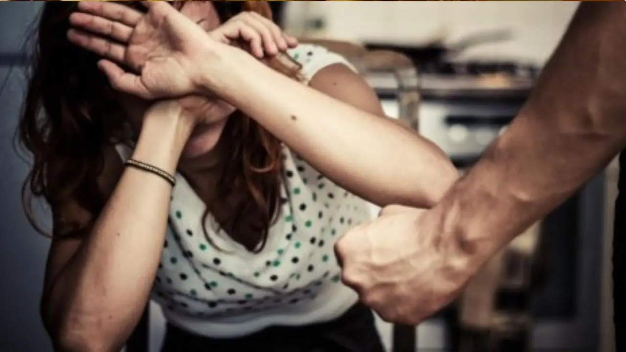 Violenza di genere, picchiavano e maltrattavano le rispettive compagne: due arresti nel Cosentino