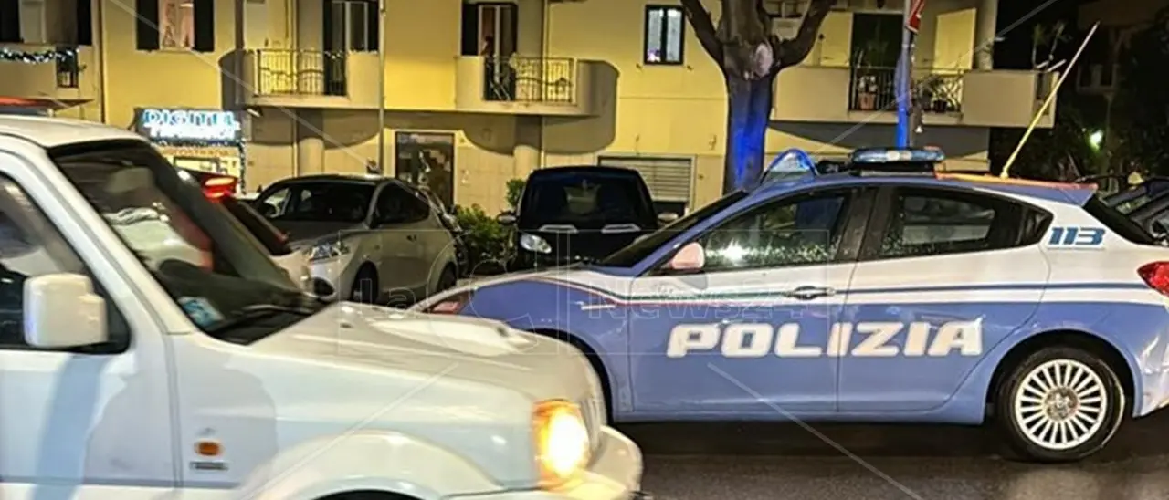 Incidente a Rossano, auto travolge due pedoni e si dà alla fuga