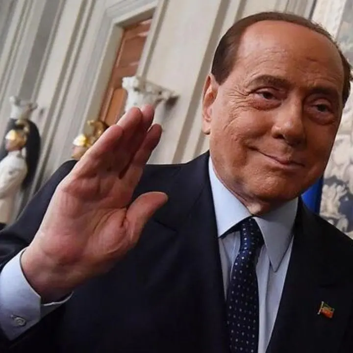 Le cravatte di Berlusconi, artigiano calabrese lancia una linea dedicata al Cavaliere