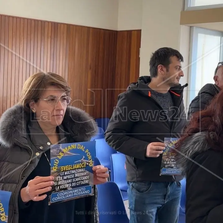 Corigliano Rossano, nuovo sit-in del movimento Giù le mani dal Porto. Abate: «Siamo contrari all’investimento nell’area»