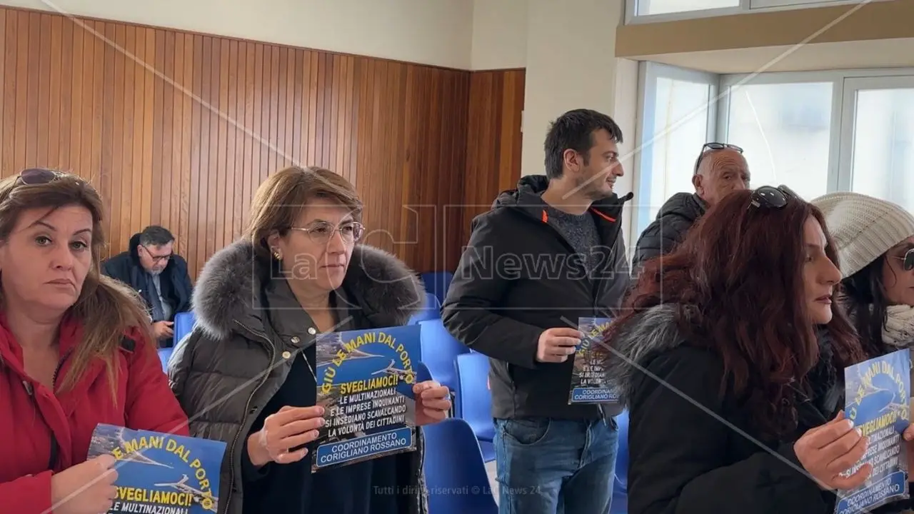 Corigliano Rossano, nuovo sit-in del movimento Giù le mani dal Porto. Abate: «Siamo contrari all’investimento nell’area»