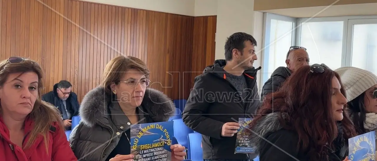 Corigliano Rossano, nuovo sit-in del movimento Giù le mani dal Porto. Abate: «Siamo contrari all’investimento nell’area»