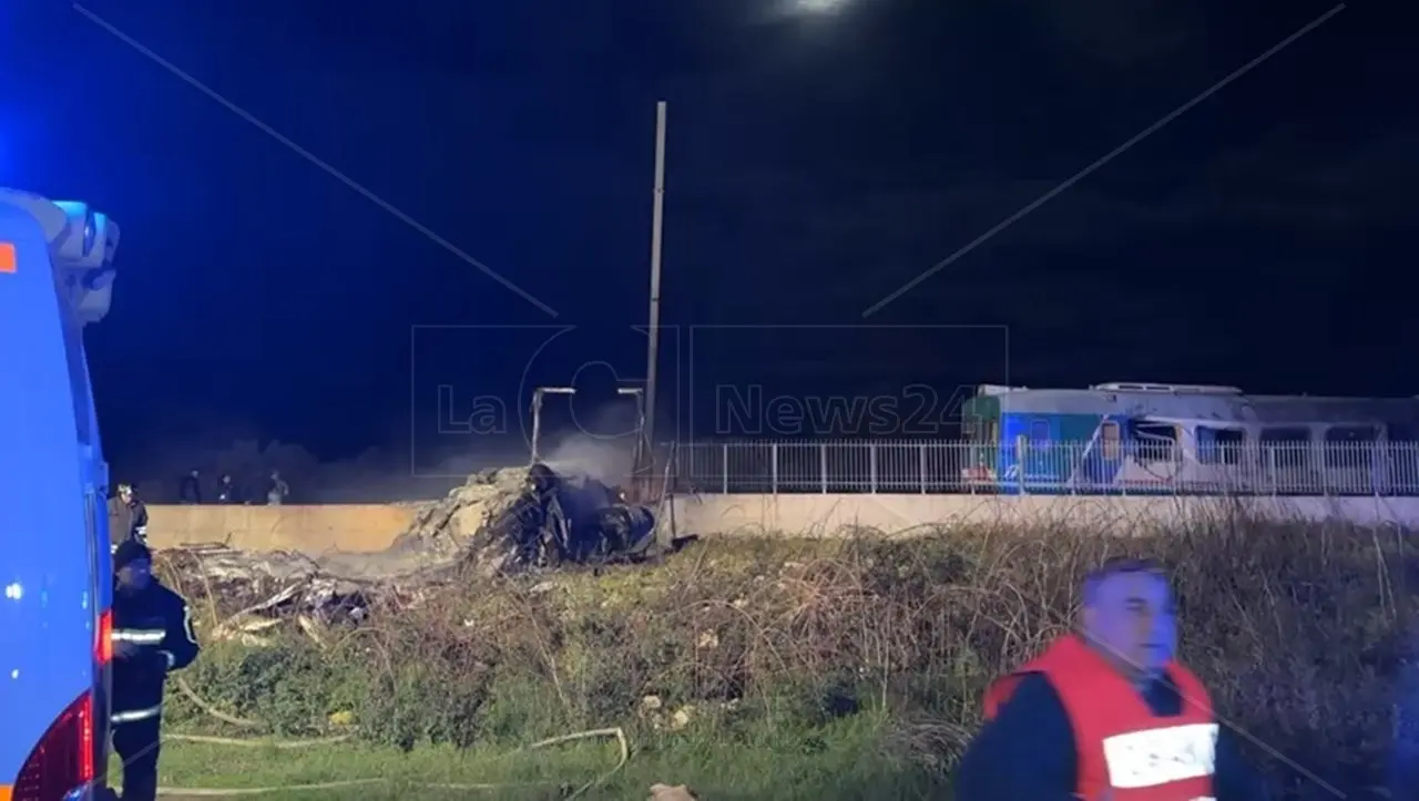 Linea jonica in tilt dopo l’incidente ferroviario, Staine: «Da giovedì 40% dei treni di nuovo sui binari fino a Corigliano»