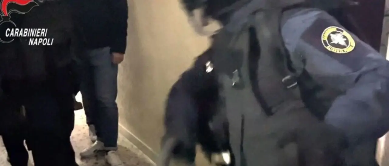 Festeggiava il compleanno del figlio, arrestato a Scampia il latitante Gaetano Angrisano