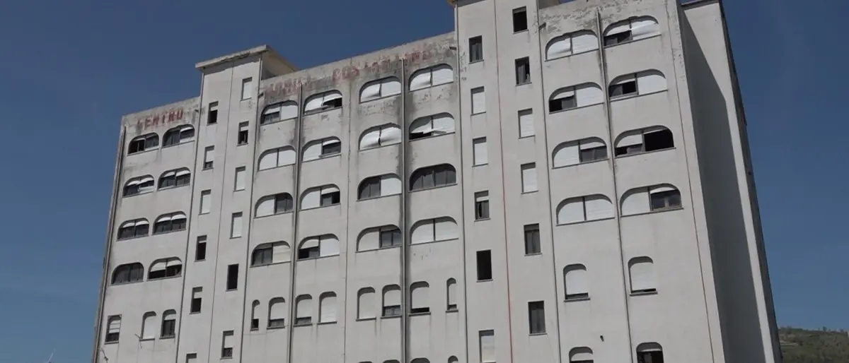 Abbattimento ecomostro a Torre Melissa, Occhiuto: «Sarà giornata storica per la Calabria»