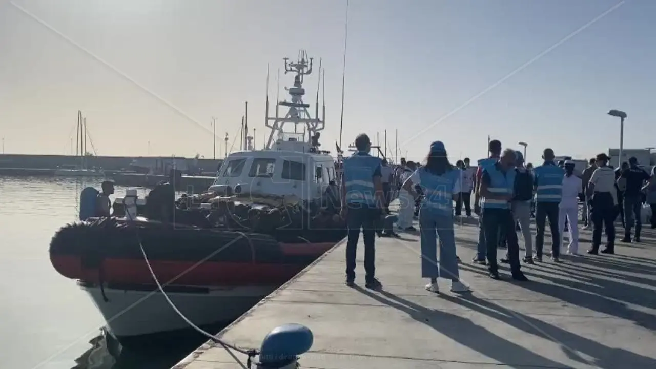 Sbarchi a Crotone e Roccella Jonica, 178 migranti soccorsi al largo delle coste calabresi