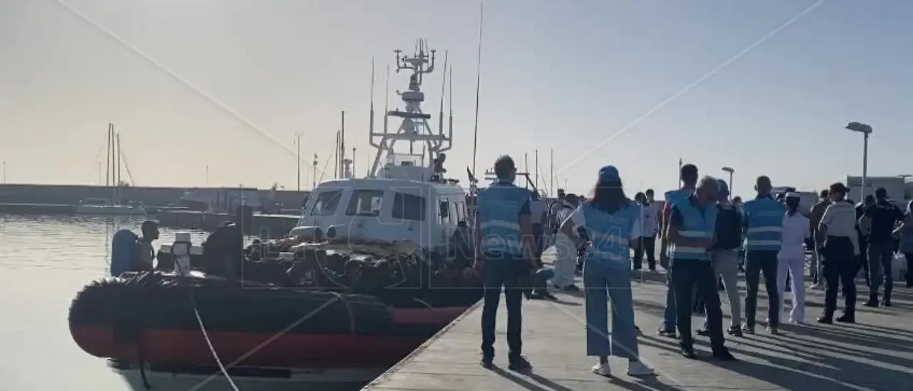Sbarchi a Crotone e Roccella Jonica, 178 migranti soccorsi al largo delle coste calabresi
