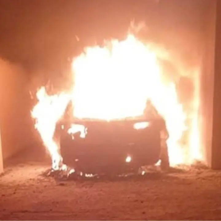 Corigliano Rossano, la sorella di Rino Gattuso di nuovo vittima di intimidazioni: incendiata un’altra auto