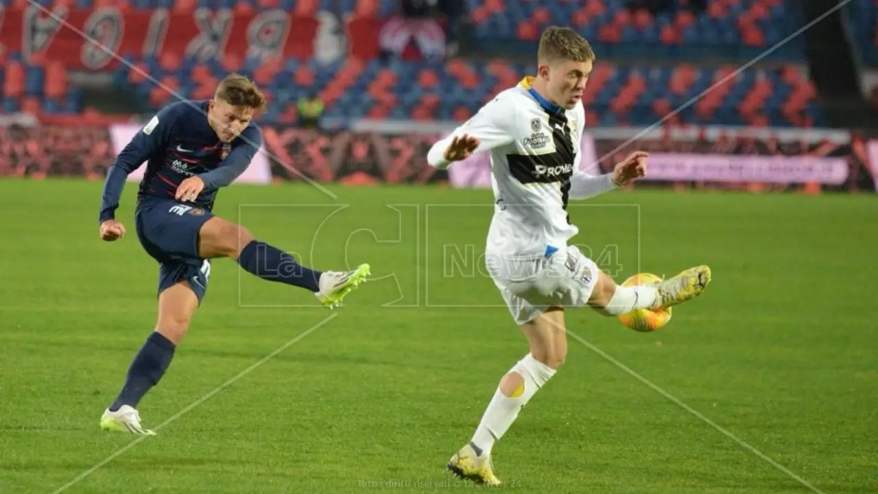 Il Cosenza strappa un punto contro il Parma capolista: 0-0 al Marulla