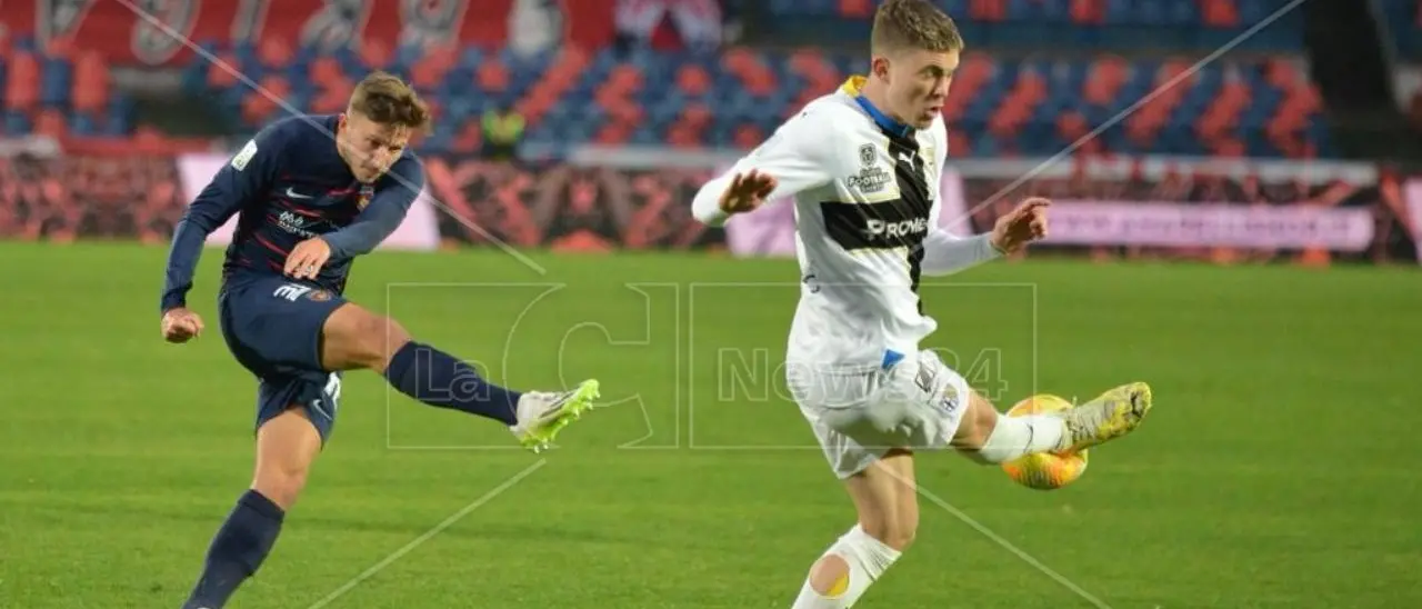Il Cosenza strappa un punto contro il Parma capolista: 0-0 al Marulla