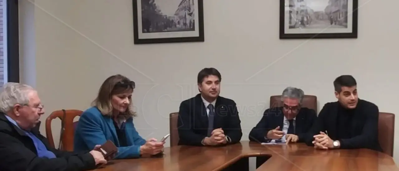 Vibo, il campo largo è ancora minato: M5s e il resto del centrosinistra non credono al passo indietro di Romeo (Pd)