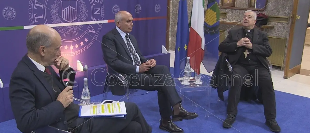 Omelia per gli invisibili, presentato a Cosenza il libro dell’arcivescovo Giovanni Checchinato