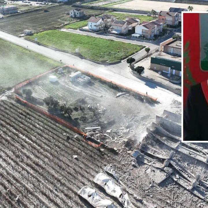 Abbattimento ecomostro, il sindaco di Melissa Falbo: «Sembrava che questa giornata non arrivasse mai»