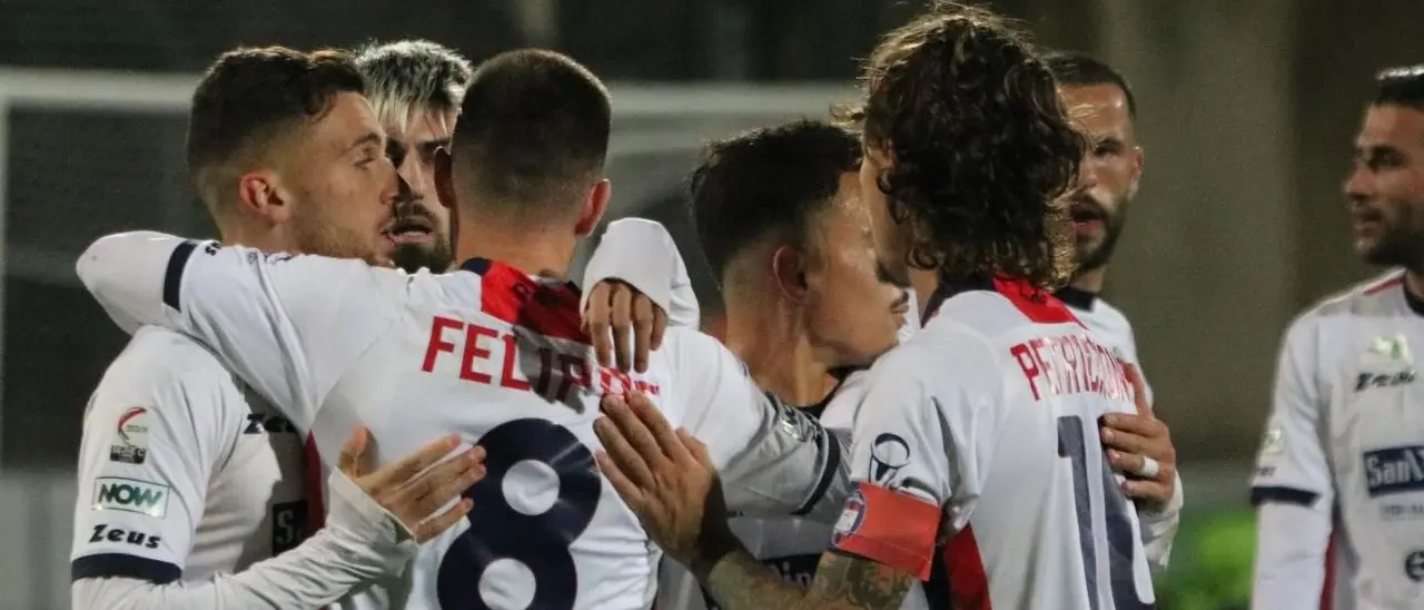 Il Crotone piega il Monopoli in trasferta: 3-0 per gli squali di Zauli