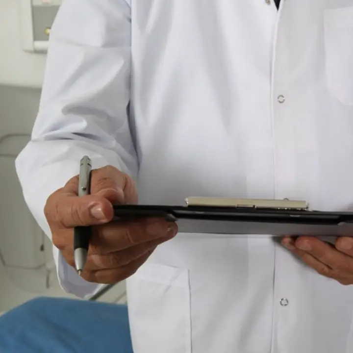 Attesta la cecità assoluta di una donna che però è già morta: sospeso medico vibonese